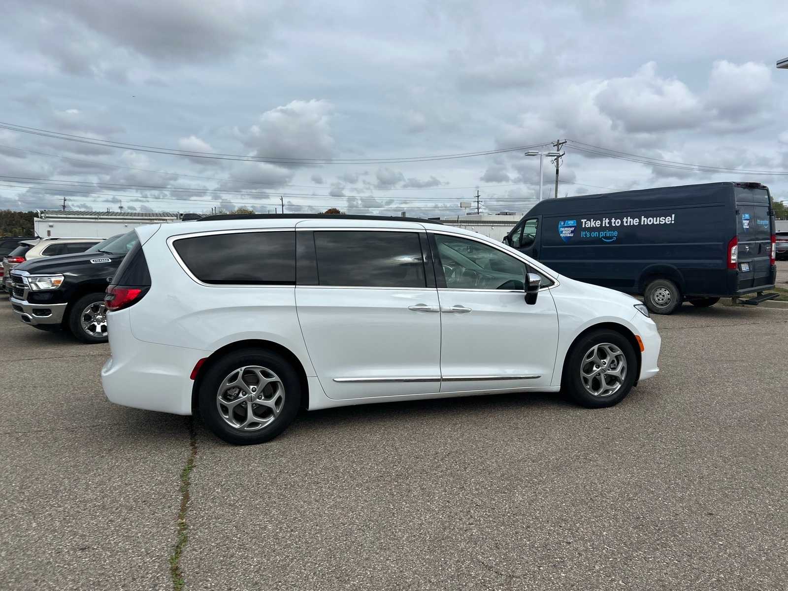 Thumbnail: 2023 Chrysler Pacifica - 15