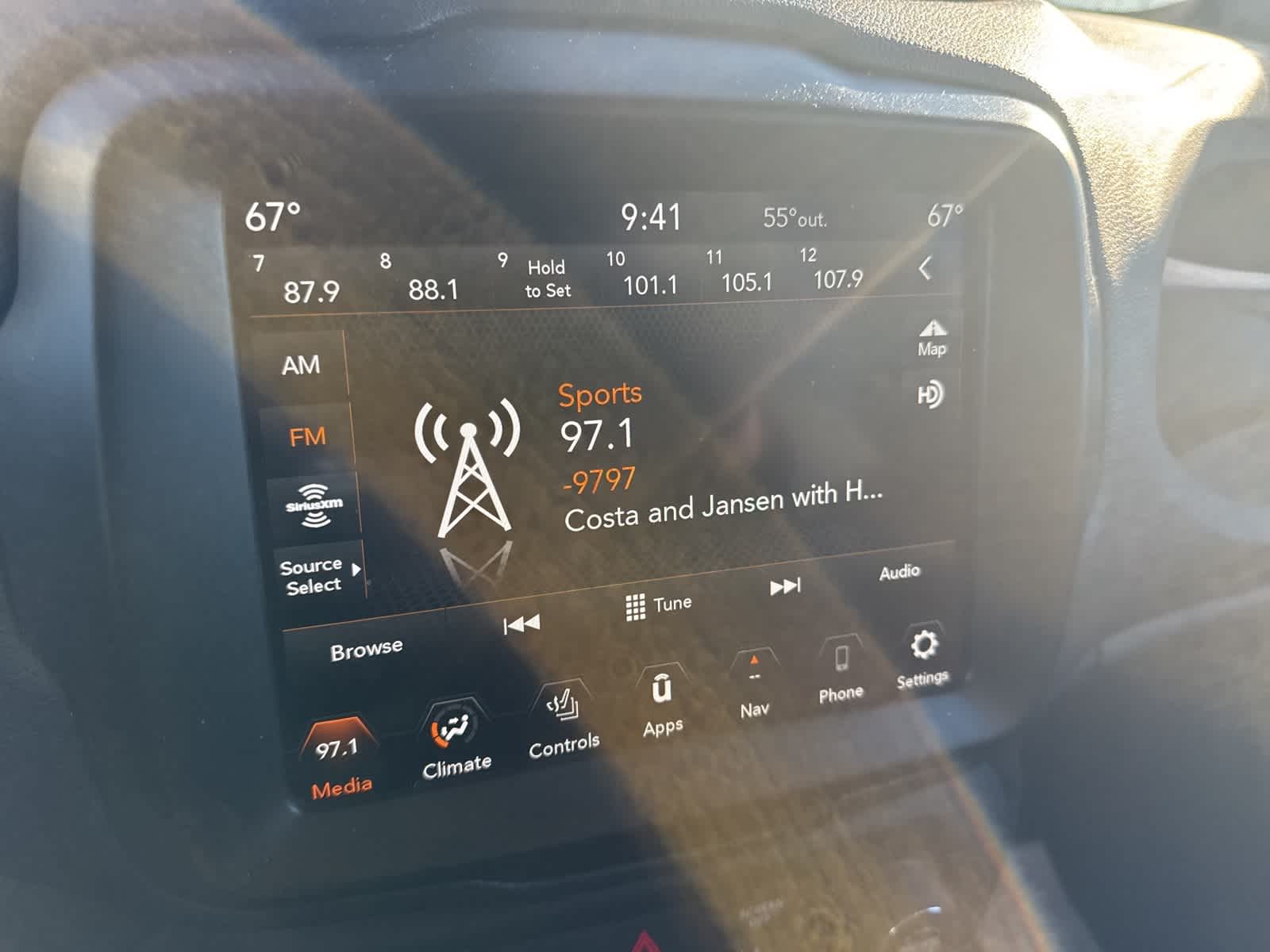 Thumbnail: 2021 Jeep Renegade - 35