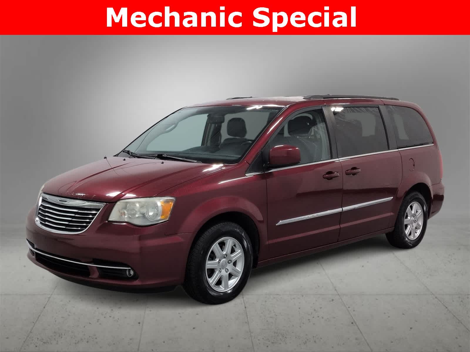 Thumbnail: 2012 Chrysler Town & Country - 4