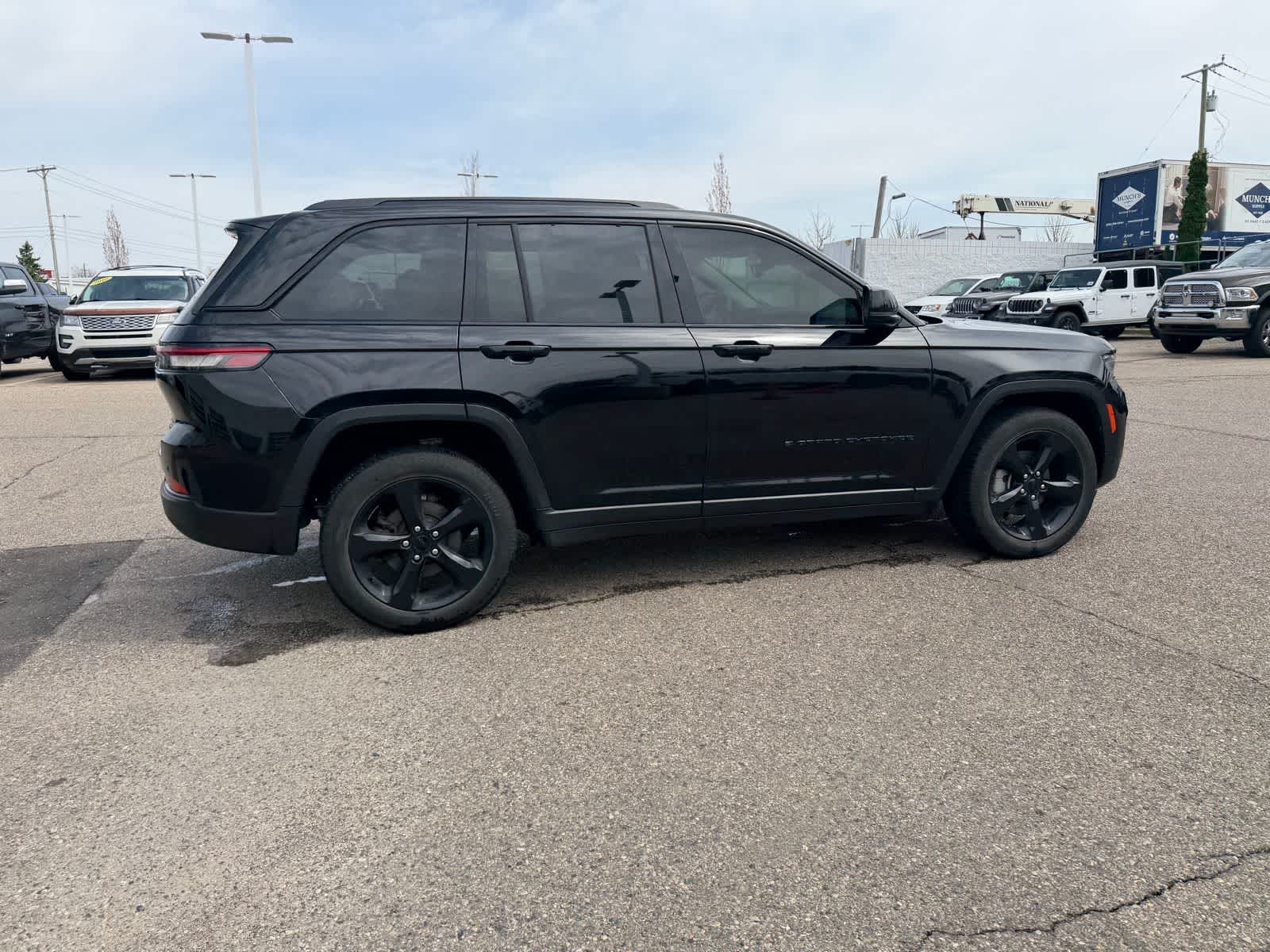 Thumbnail: 2023 Jeep Grand Cherokee - 18