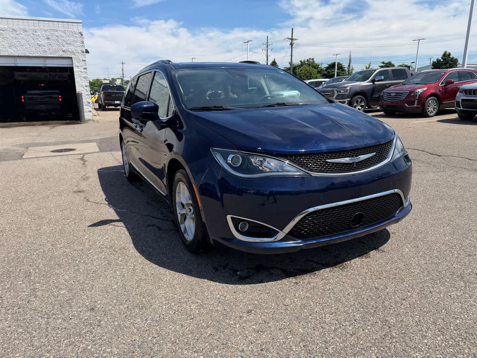 Thumbnail: 2019 Chrysler Pacifica - 10