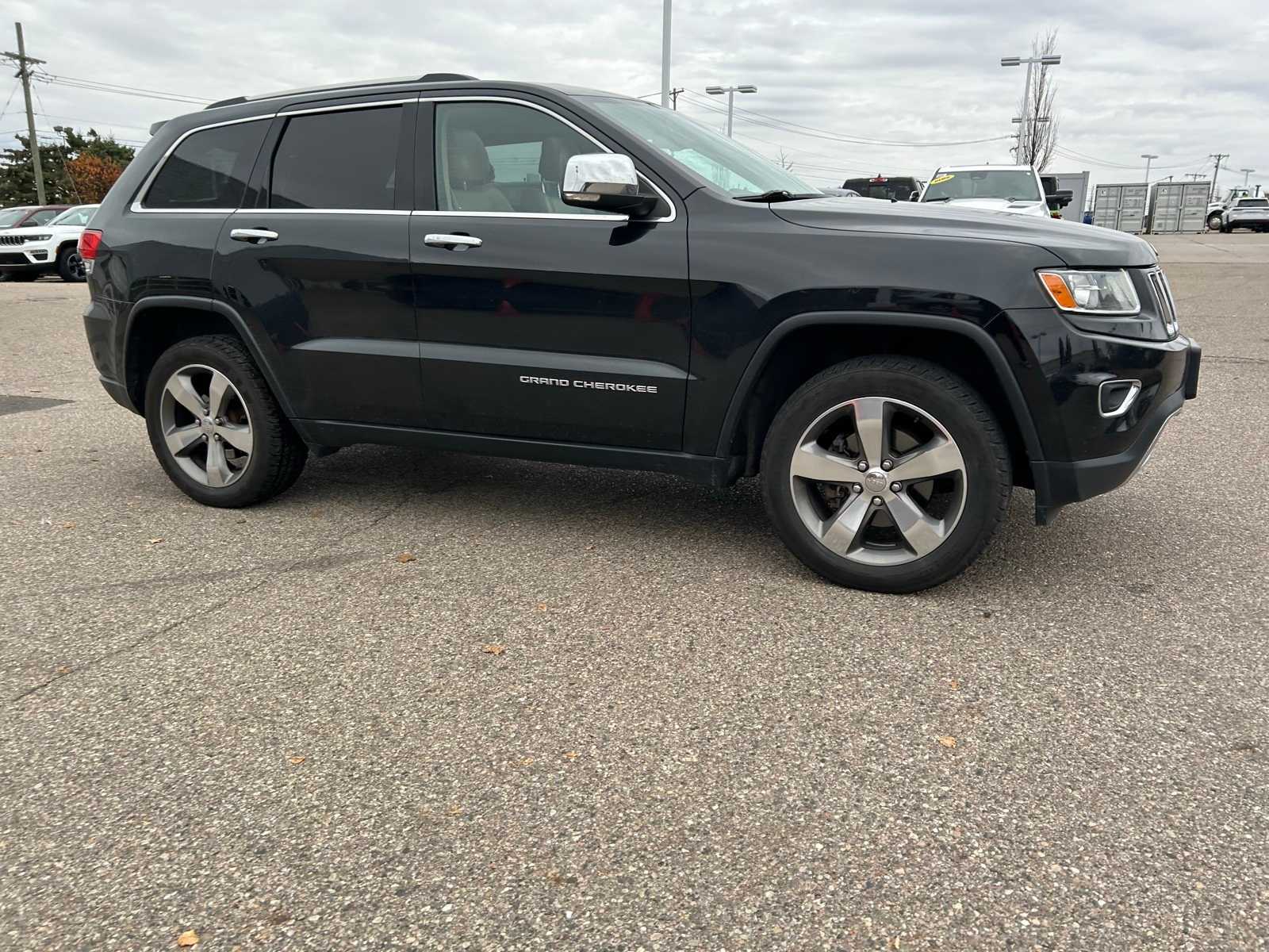 Thumbnail: 2015 Jeep Grand Cherokee - 12