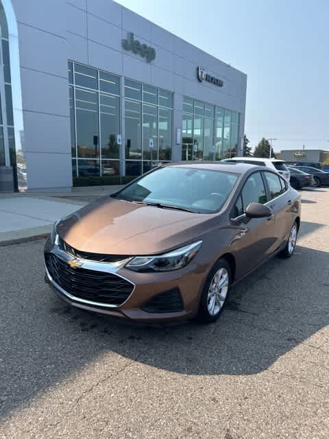 Used 2019 Chevrolet Cruze LT with VIN 1G1BE5SM2K7124362 for sale in Farmington, MI