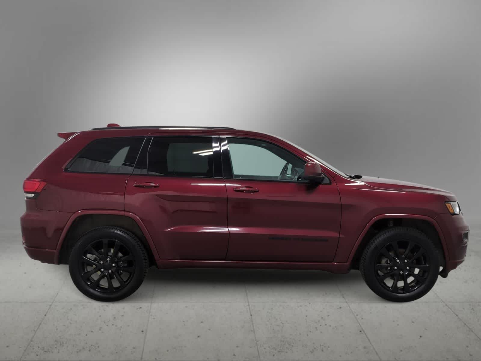 Thumbnail: 2020 Jeep Grand Cherokee - 9