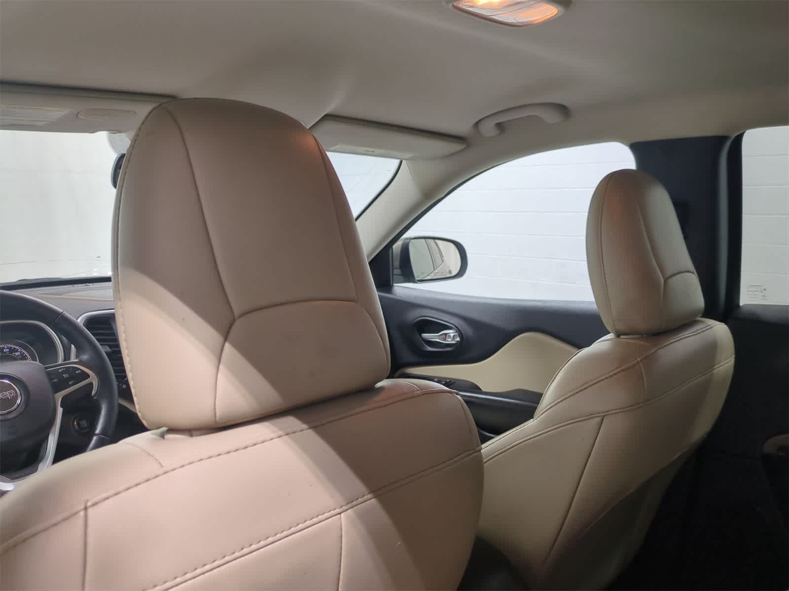 Thumbnail: 2016 Jeep Cherokee - 19