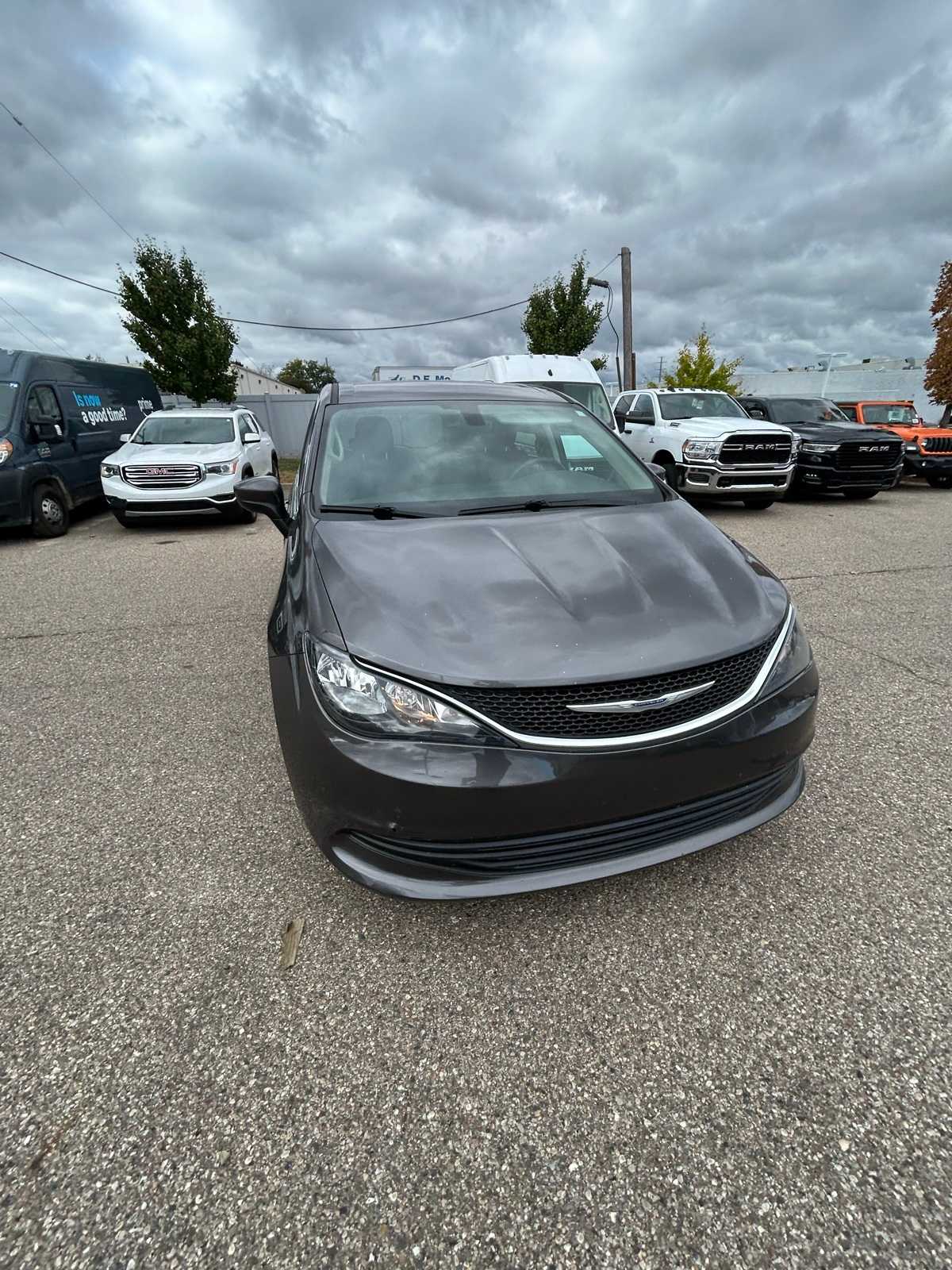 Thumbnail: 2017 Chrysler Pacifica - 6