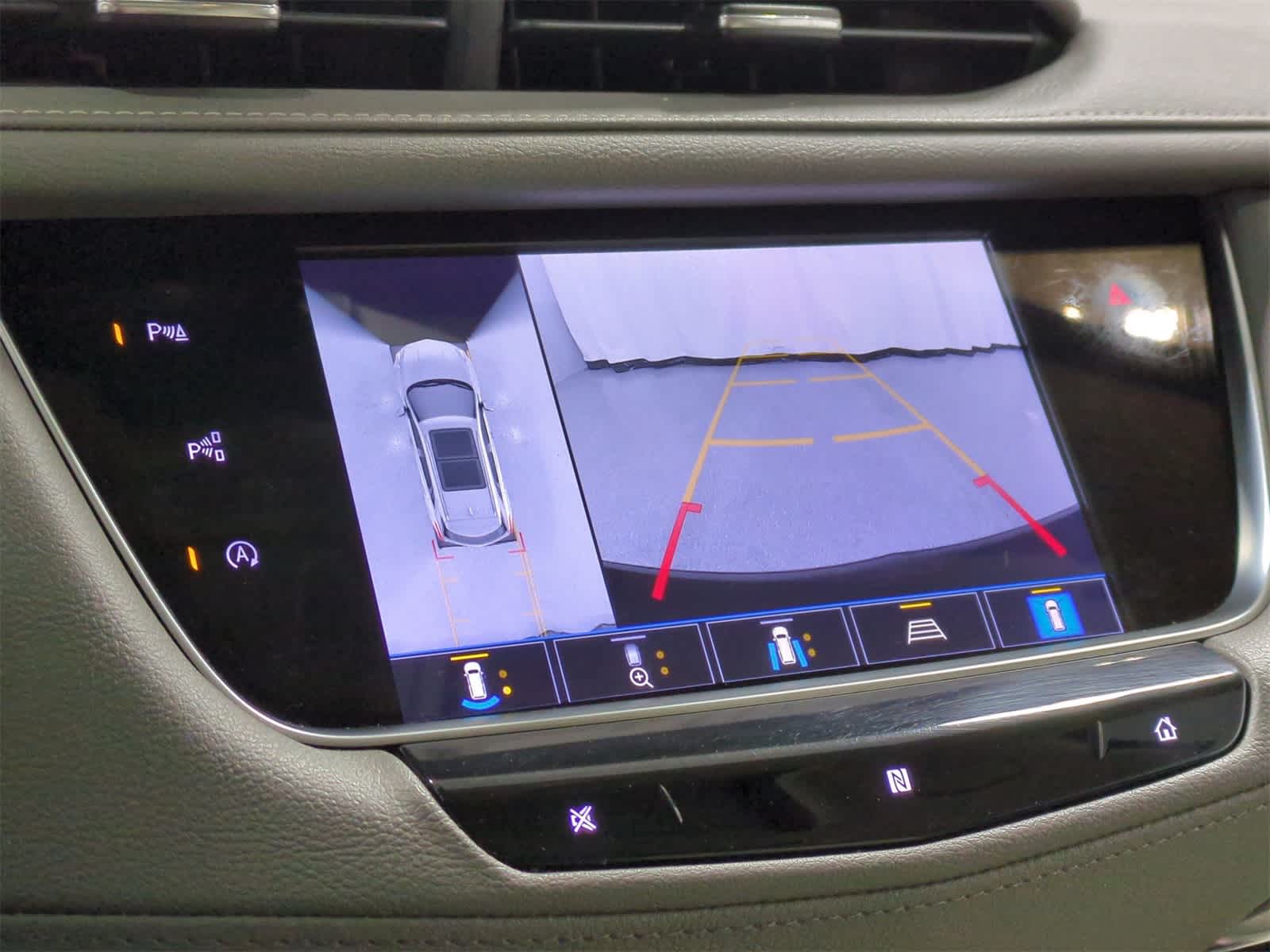 Thumbnail: 2021 Cadillac XT5 - 32