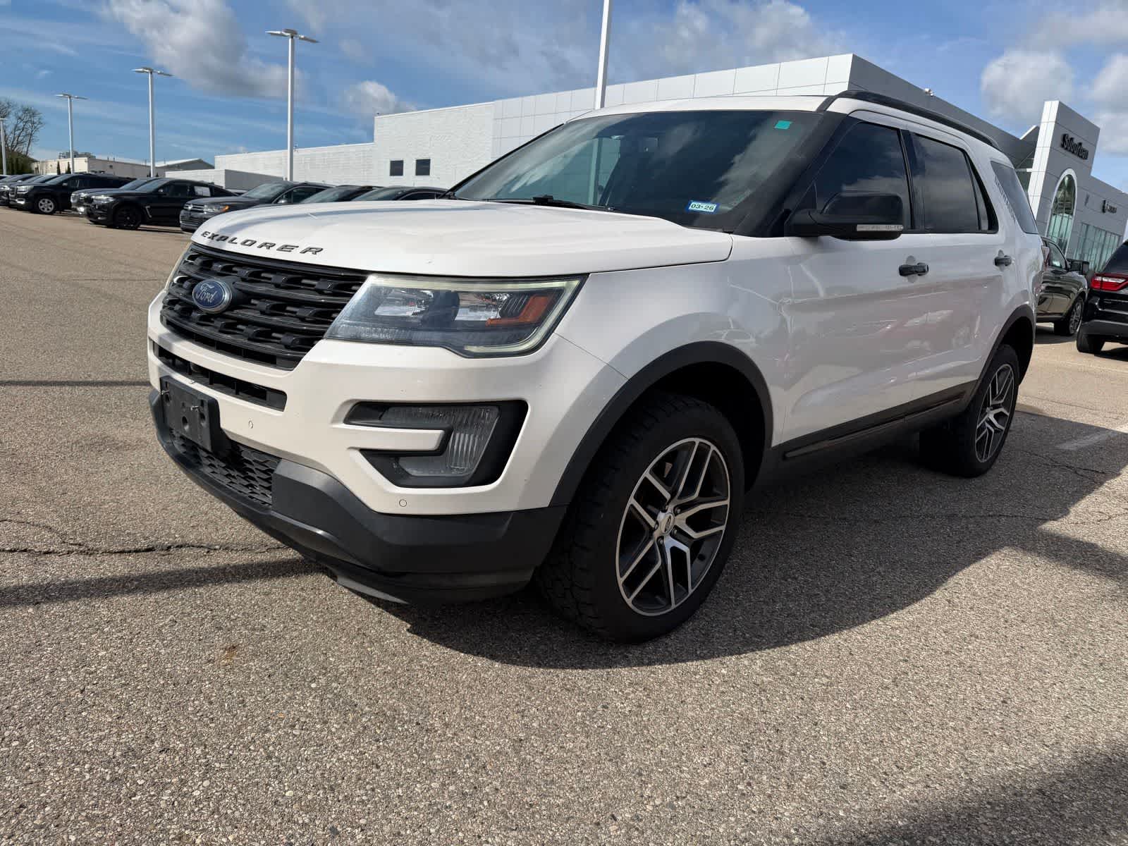 Thumbnail: 2016 Ford Explorer - 4