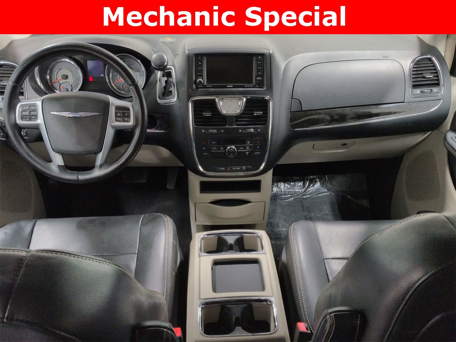 Thumbnail: 2012 Chrysler Town & Country - 16