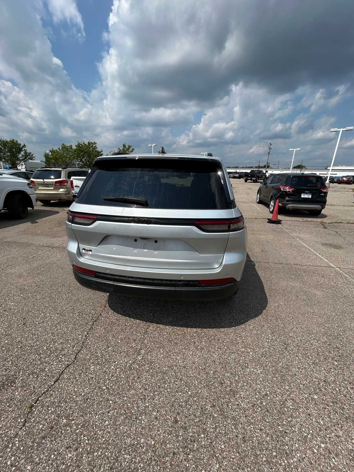 Thumbnail: 2023 Jeep Grand Cherokee - 20