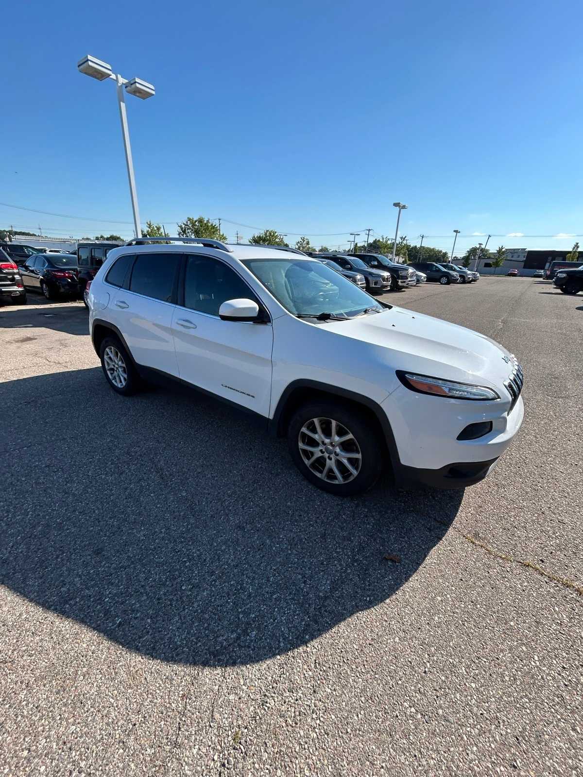 Thumbnail: 2016 Jeep Cherokee - 7