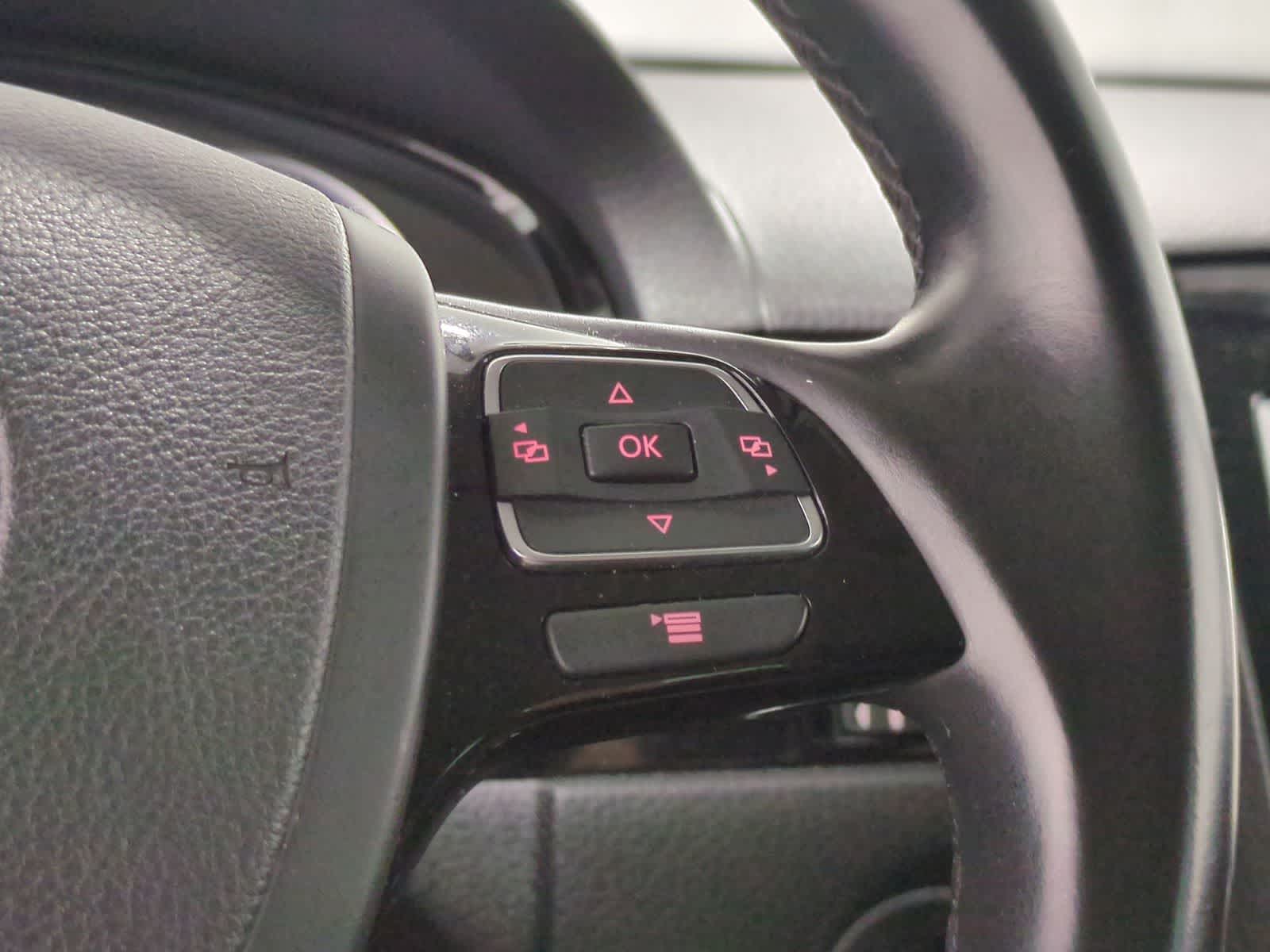 Thumbnail: 2014 Volkswagen Touareg - 25