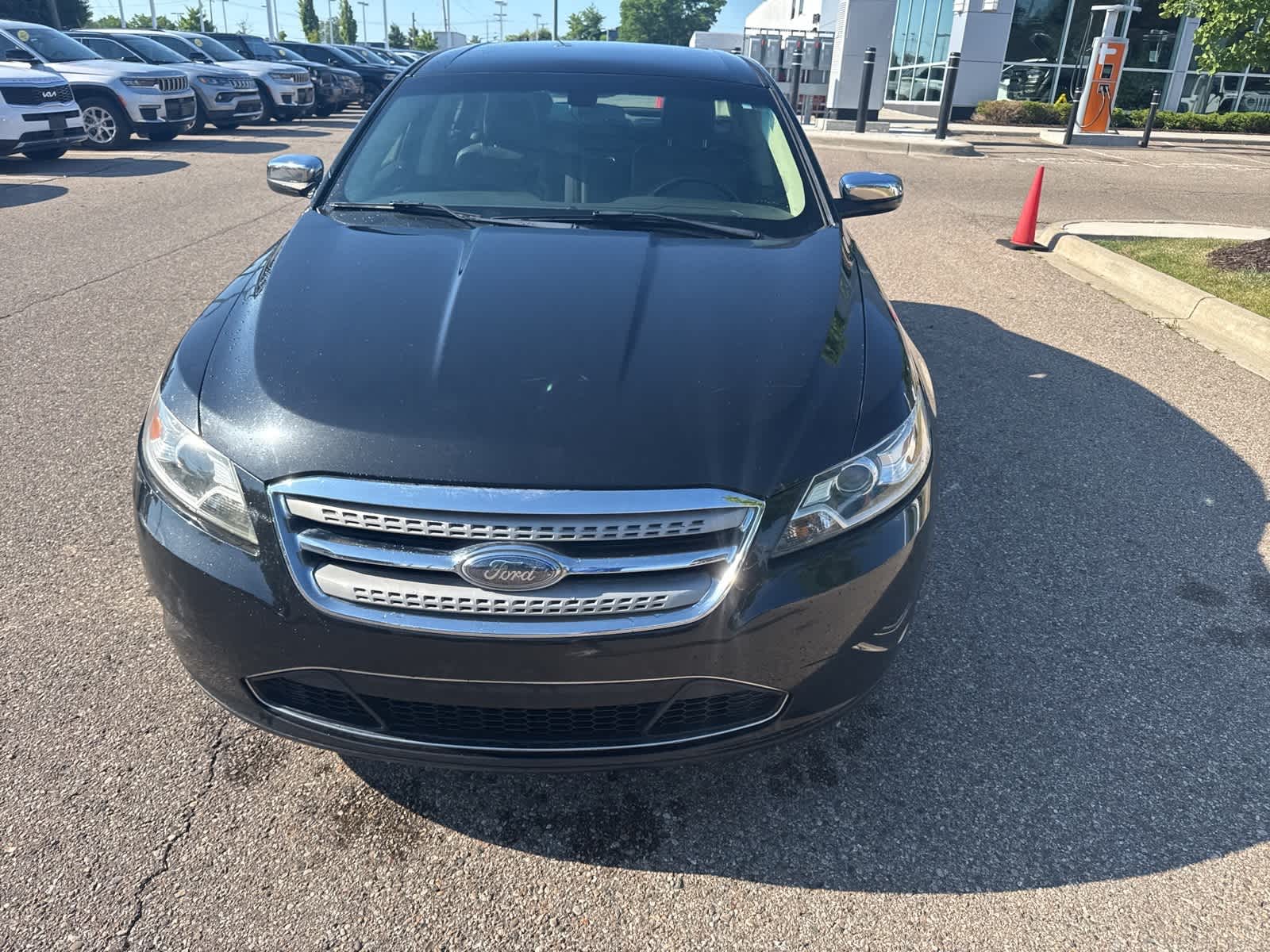 Thumbnail: 2010 Ford Taurus - 4