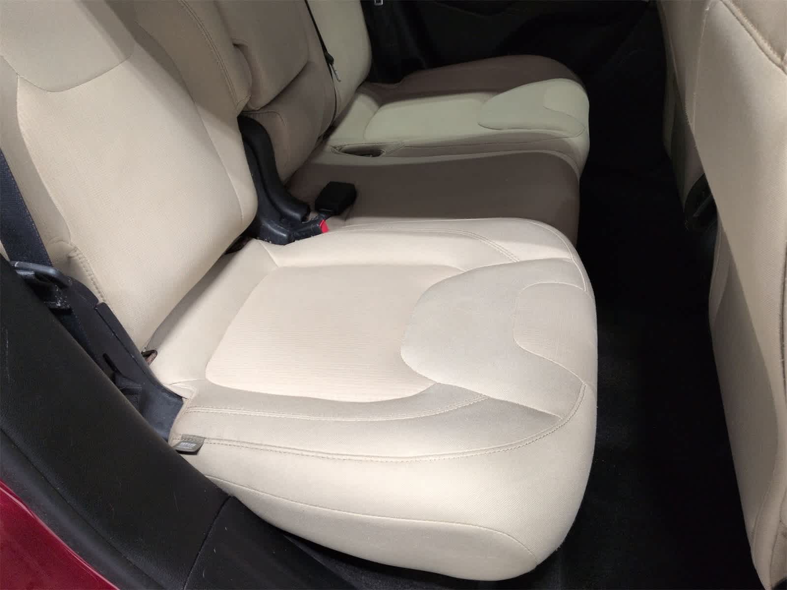 Thumbnail: 2015 Jeep Cherokee - 21