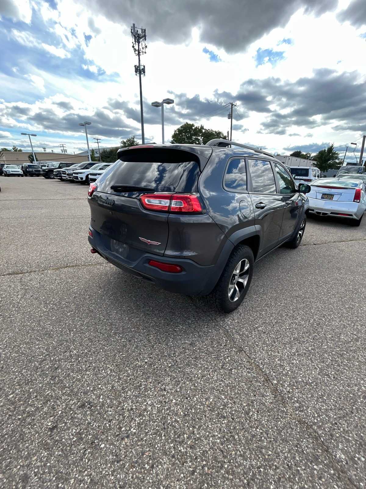 Thumbnail: 2015 Jeep Cherokee - 14