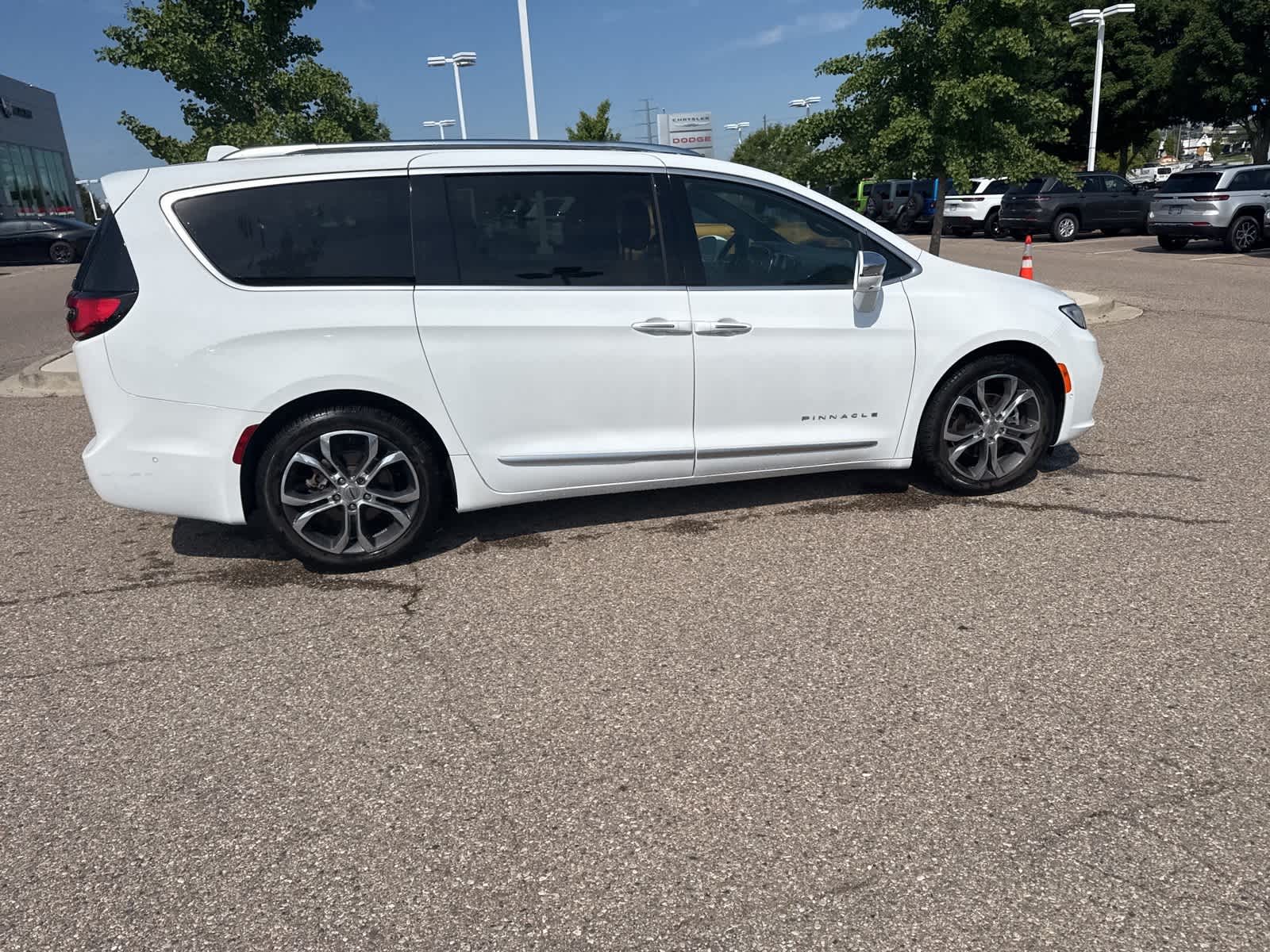 Thumbnail: 2022 Chrysler Pacifica - 11