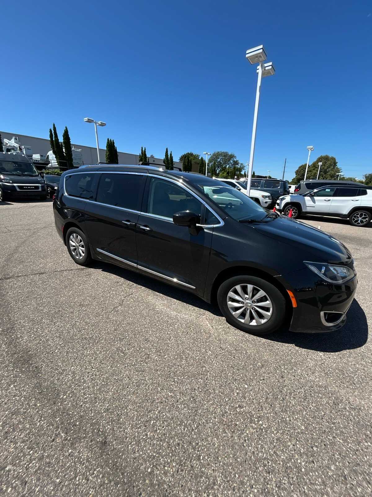 Thumbnail: 2018 Chrysler Pacifica - 7