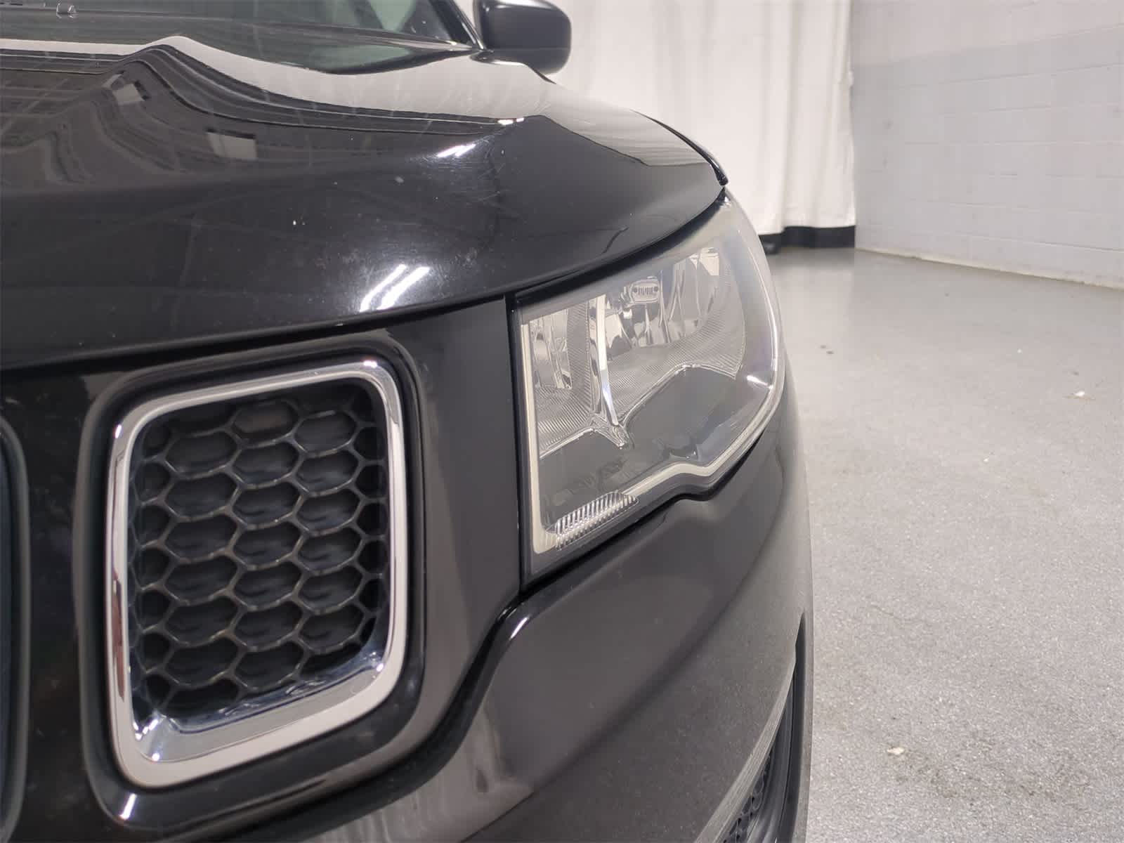 Thumbnail: 2018 Jeep Compass - 11