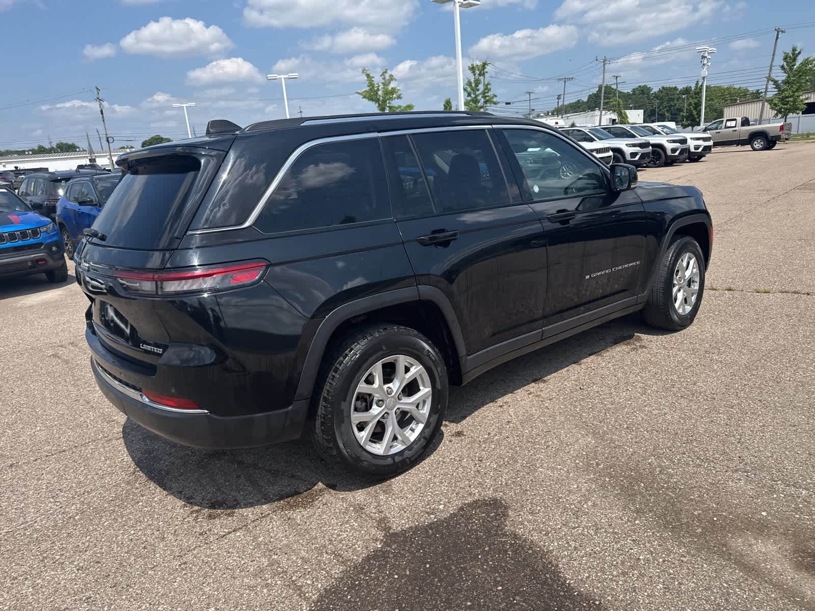 Thumbnail: 2023 Jeep Grand Cherokee - 15