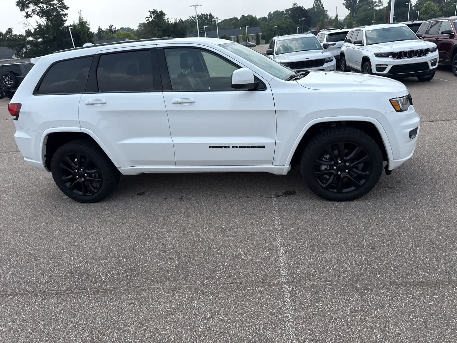 Thumbnail: 2021 Jeep Grand Cherokee - 11
