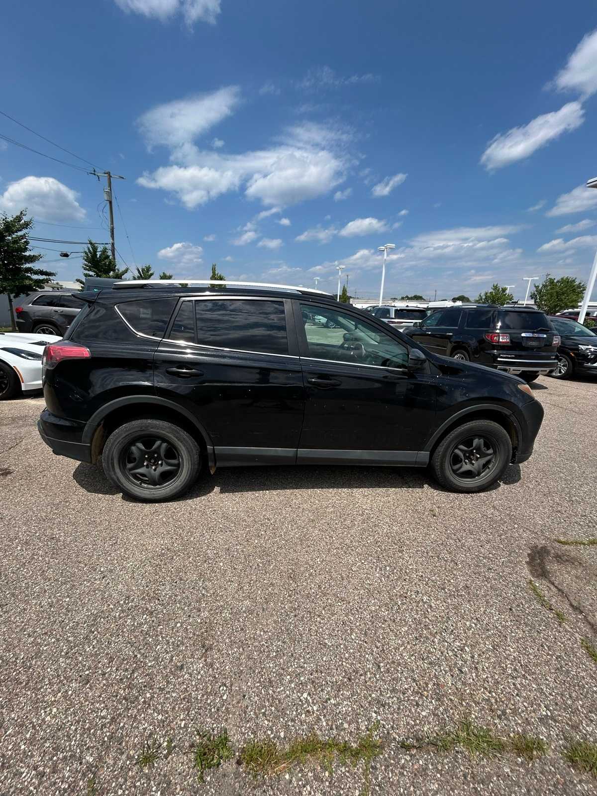 Thumbnail: 2016 Toyota RAV4 - 15