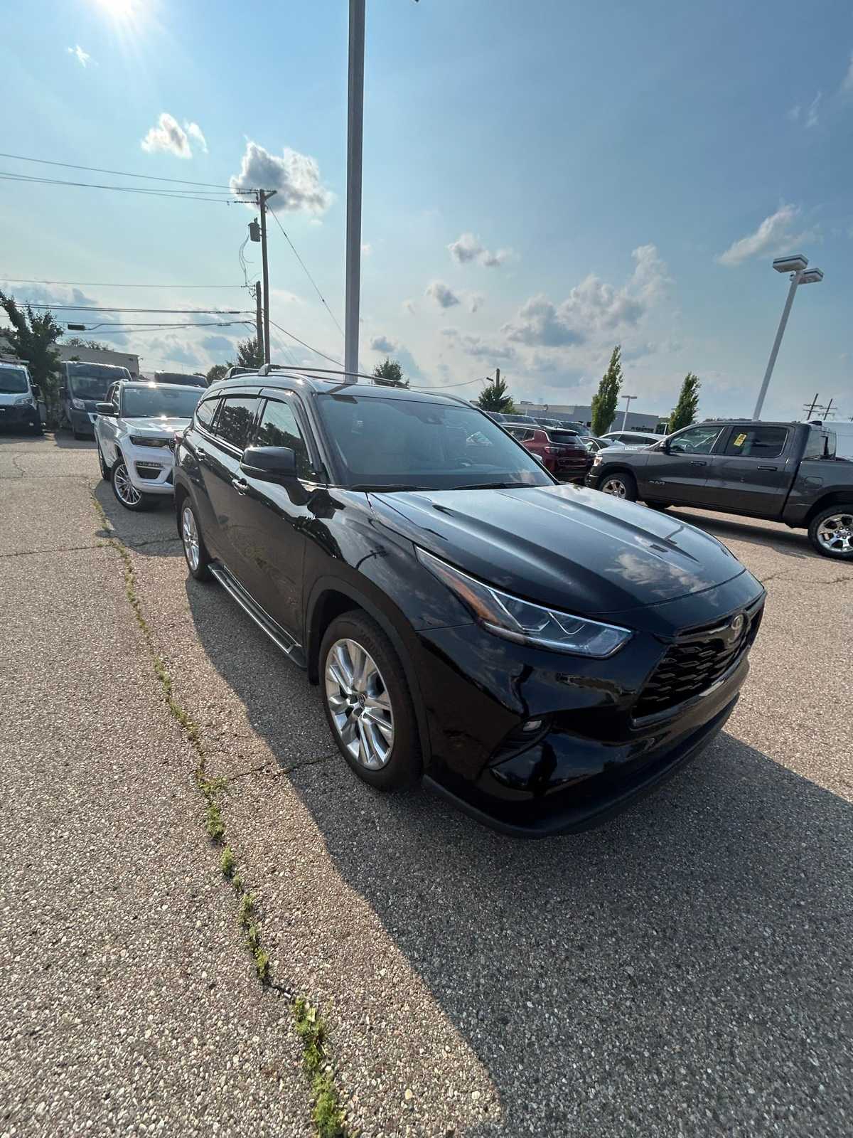 Thumbnail: 2023 Toyota Highlander - 6