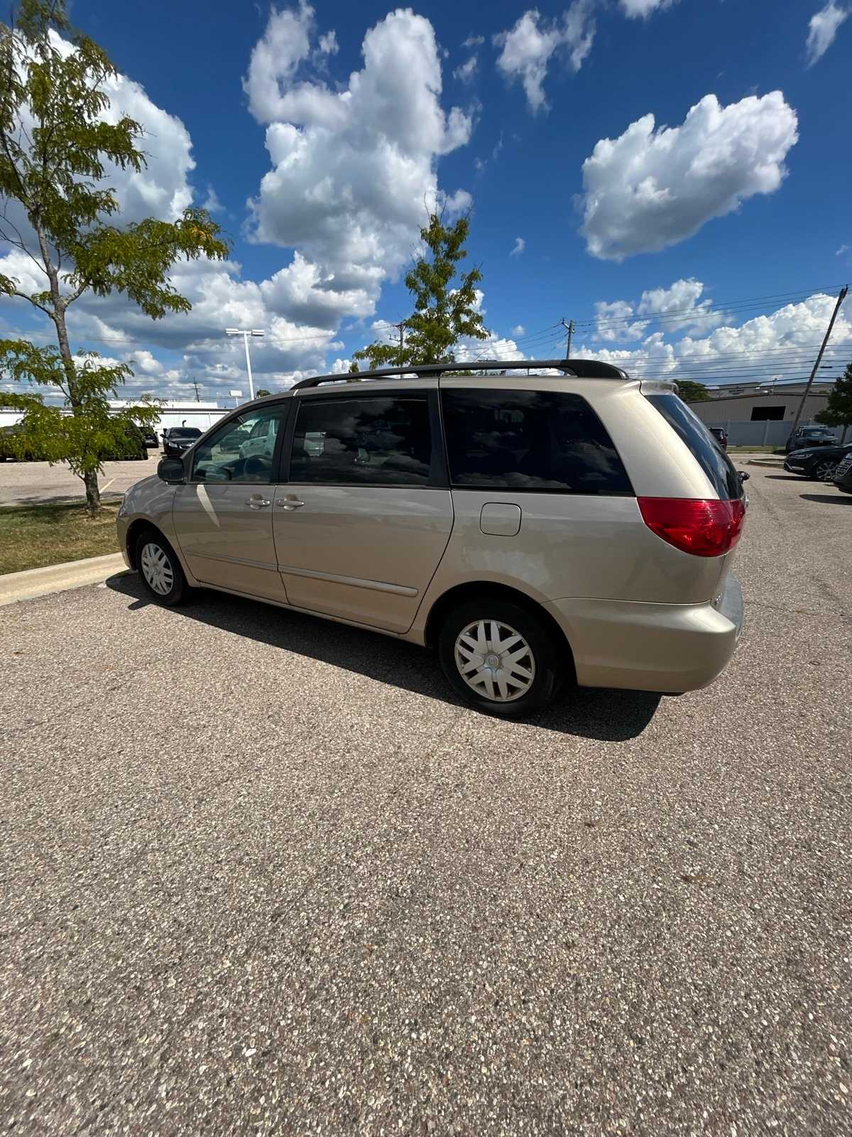Thumbnail: 2008 Toyota Sienna - 26