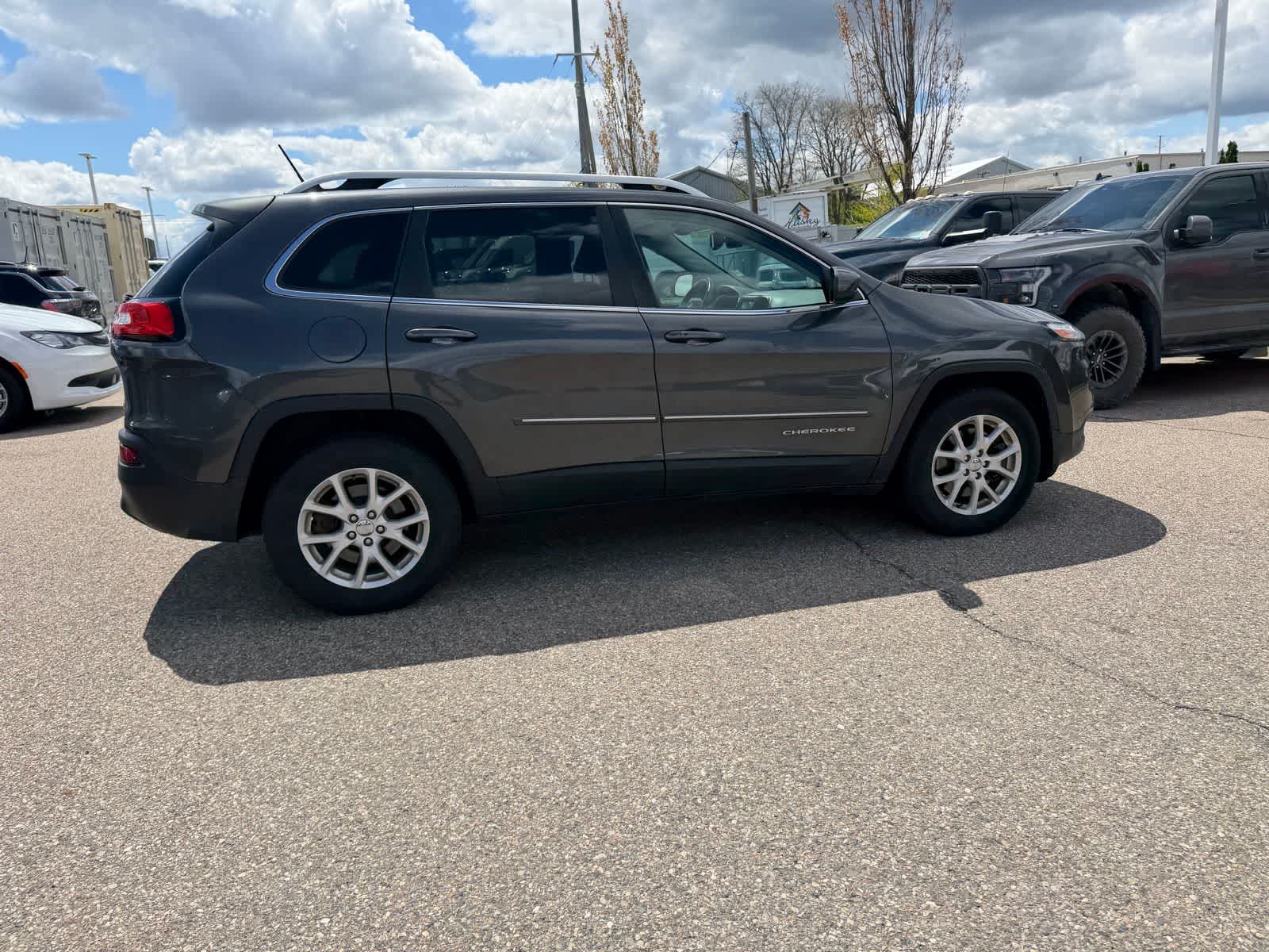 Thumbnail: 2015 Jeep Cherokee - 13
