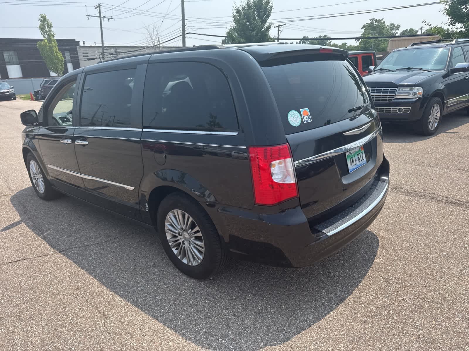 Thumbnail: 2016 Chrysler Town & Country - 22