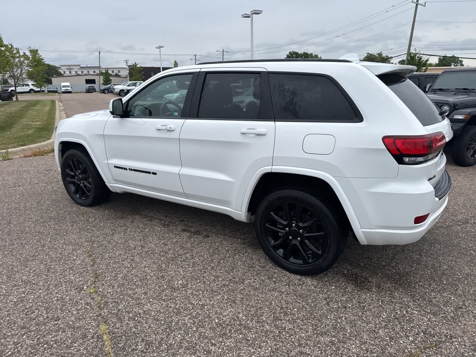 Thumbnail: 2022 Jeep Grand Cherokee - 24