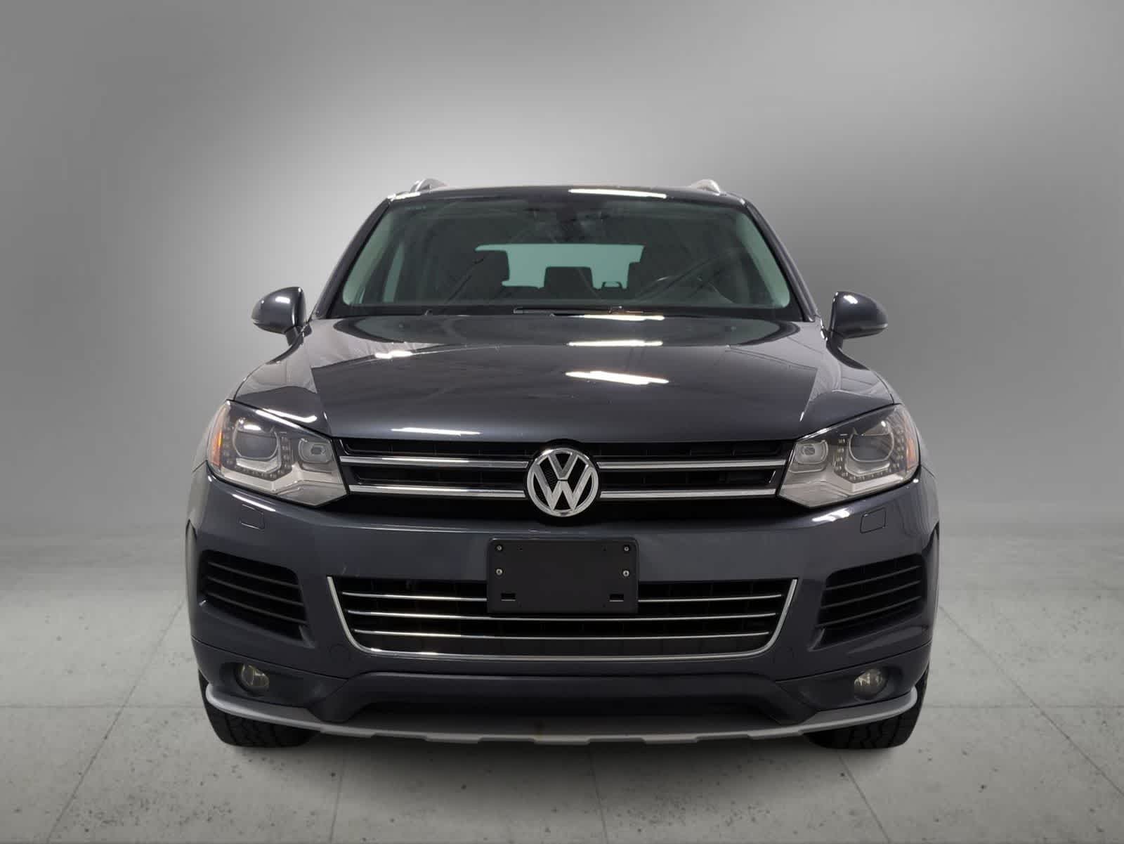 Thumbnail: 2014 Volkswagen Touareg - 3
