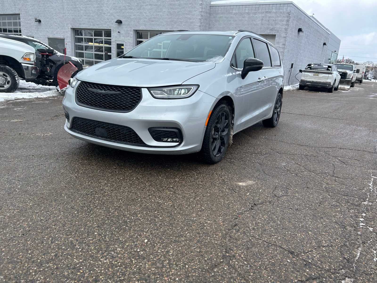 Thumbnail: 2023 Chrysler Pacifica - 5