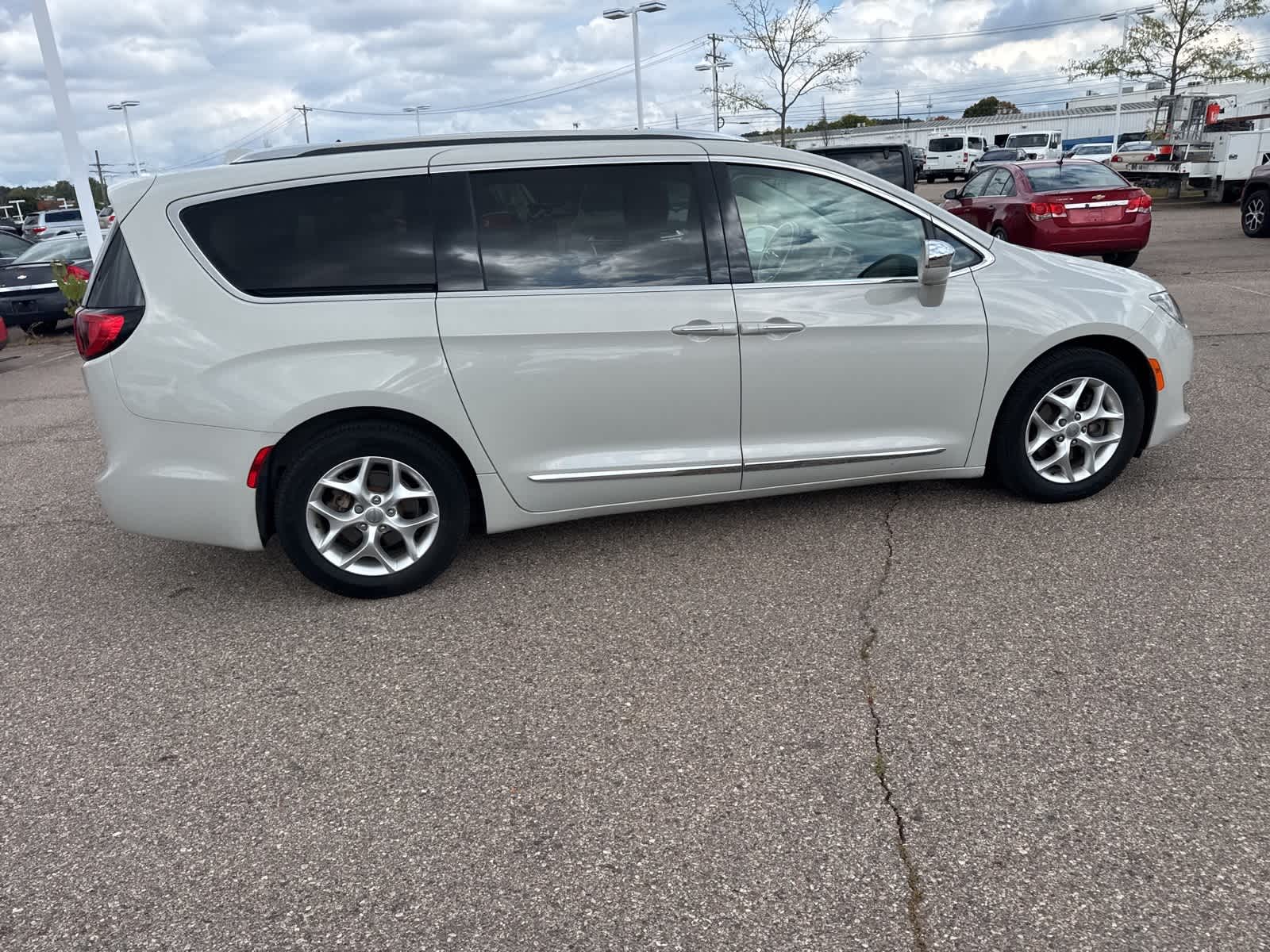 Thumbnail: 2020 Chrysler Pacifica - 14
