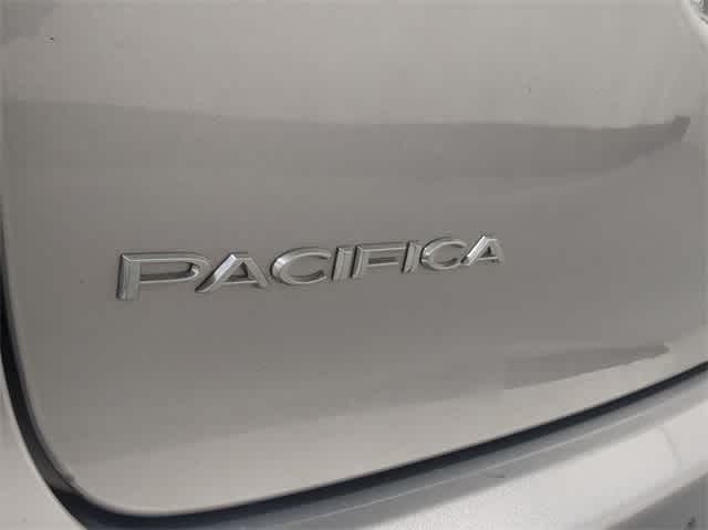 2018 Chrysler Pacifica Touring 13