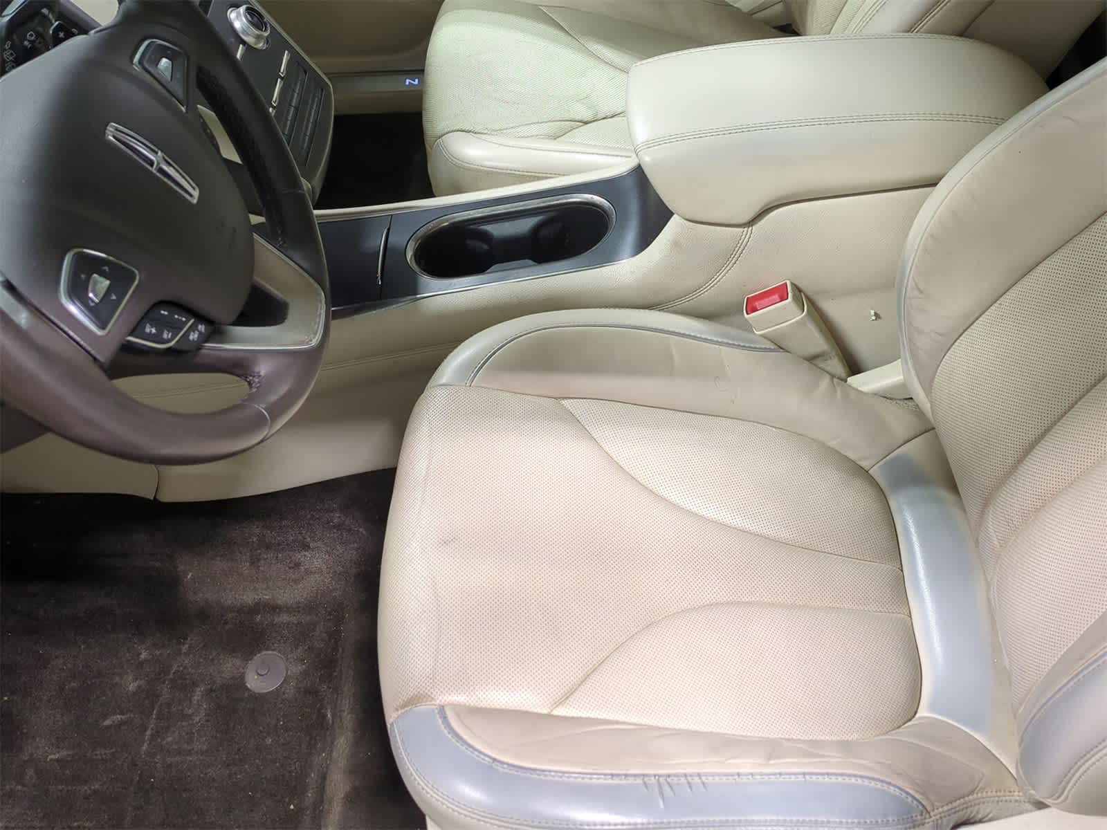 Thumbnail: 2015 Lincoln MKC - 17