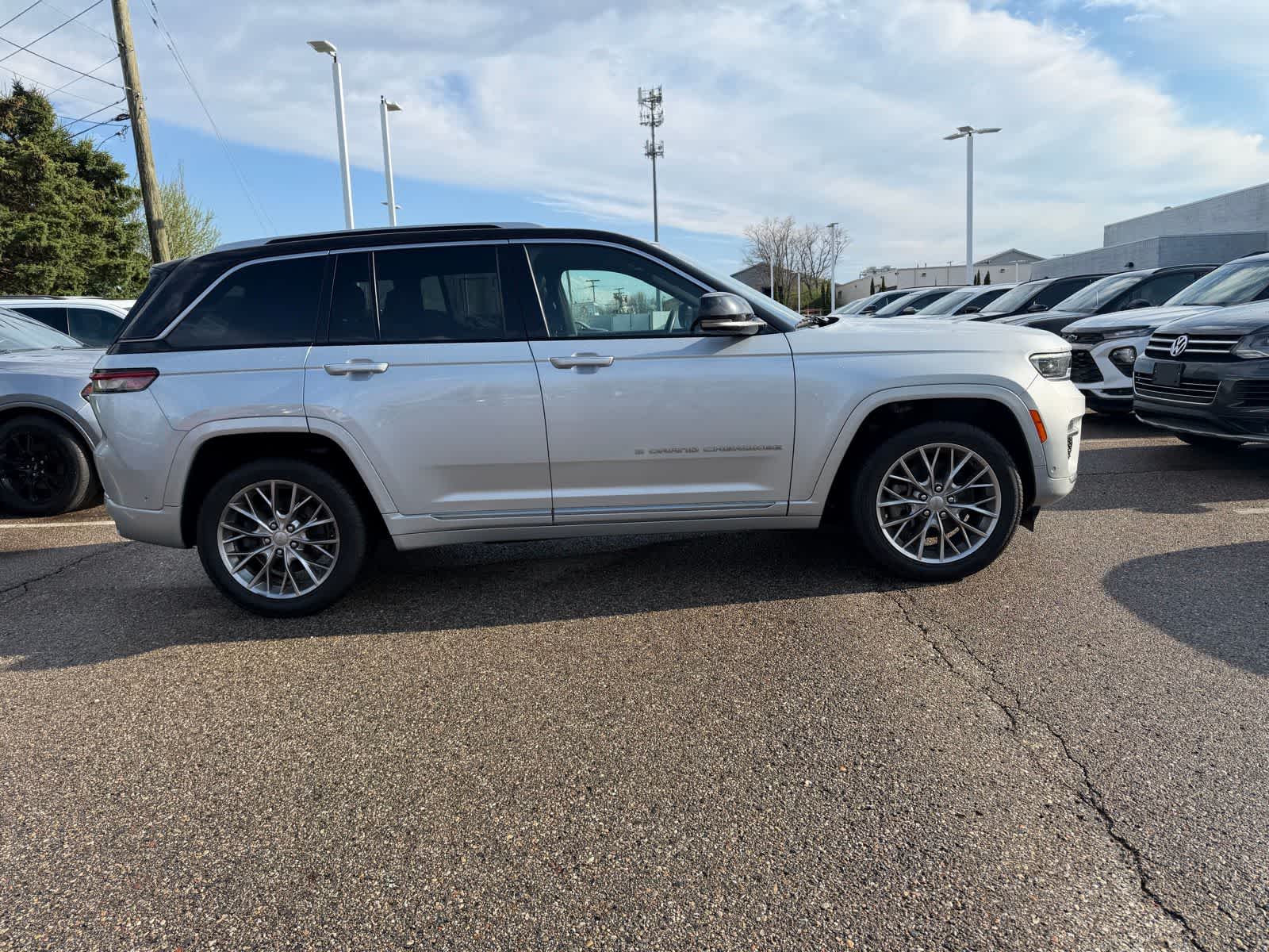 Thumbnail: 2022 Jeep Grand Cherokee - 12