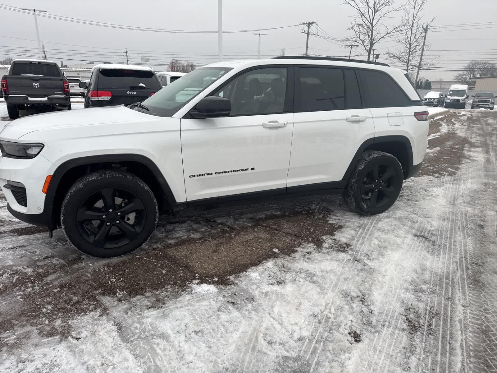 Thumbnail: 2023 Jeep Grand Cherokee - 17