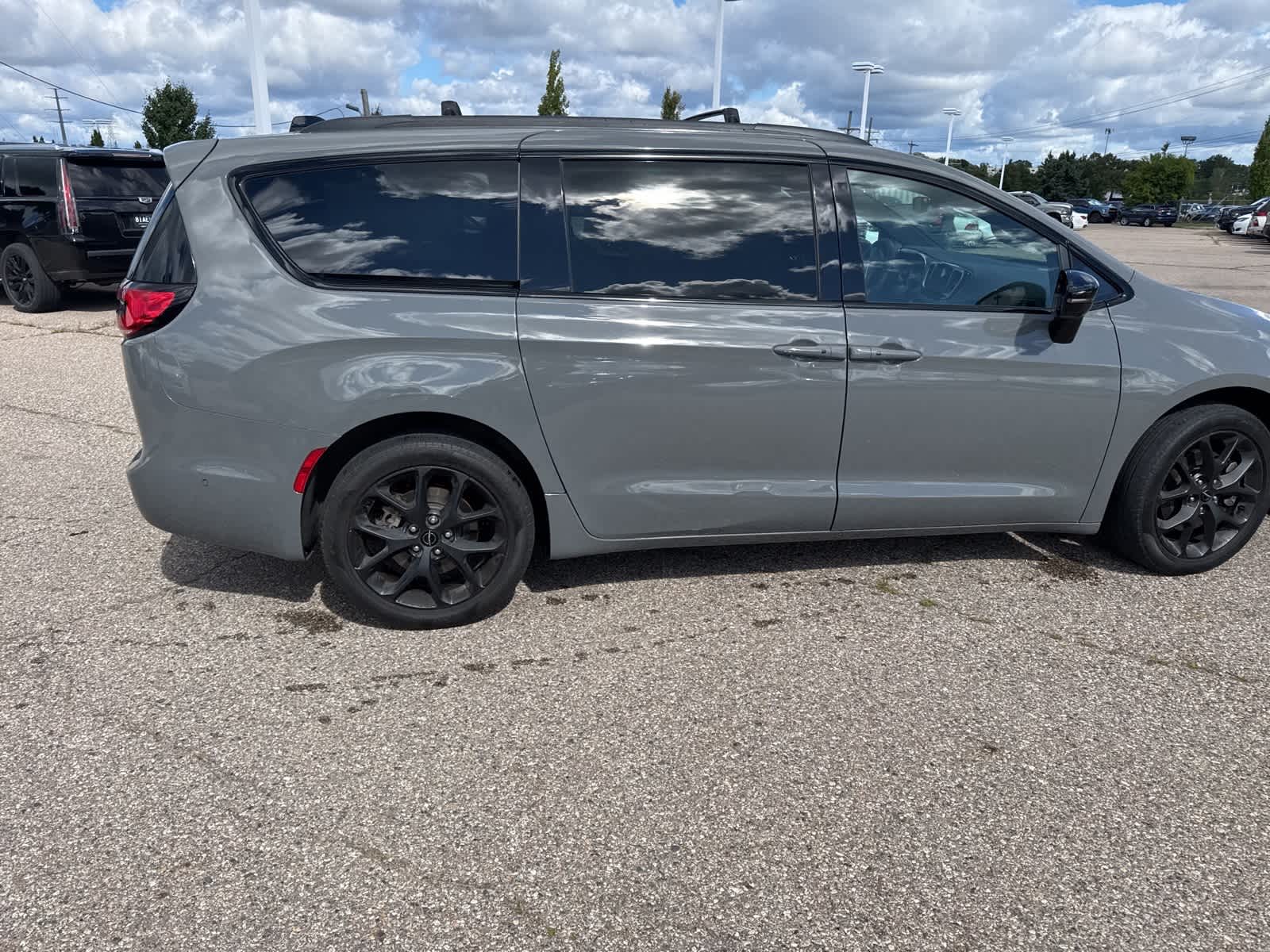 Thumbnail: 2023 Chrysler Pacifica - 13