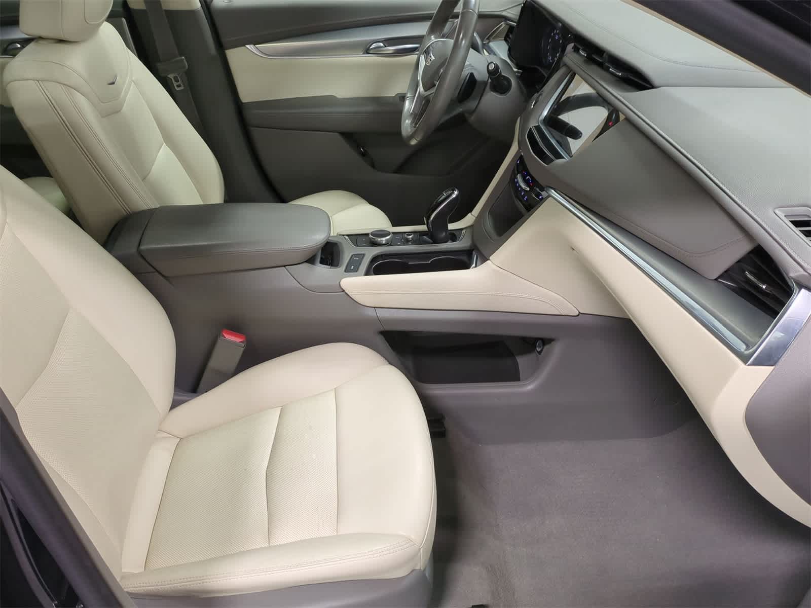 Thumbnail: 2021 Cadillac XT5 - 24