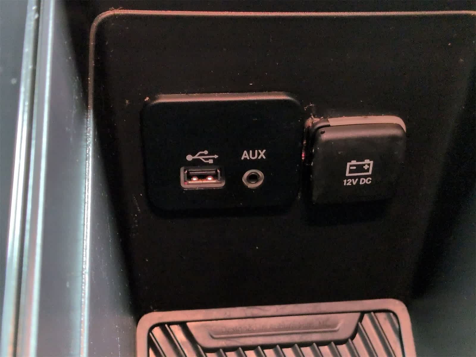 Thumbnail: 2015 Chrysler 200 - 34