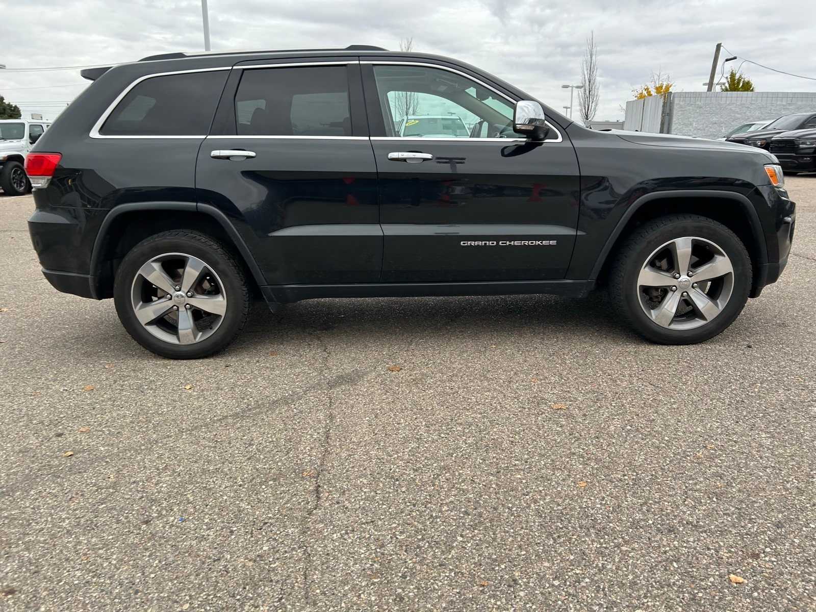 Thumbnail: 2015 Jeep Grand Cherokee - 10