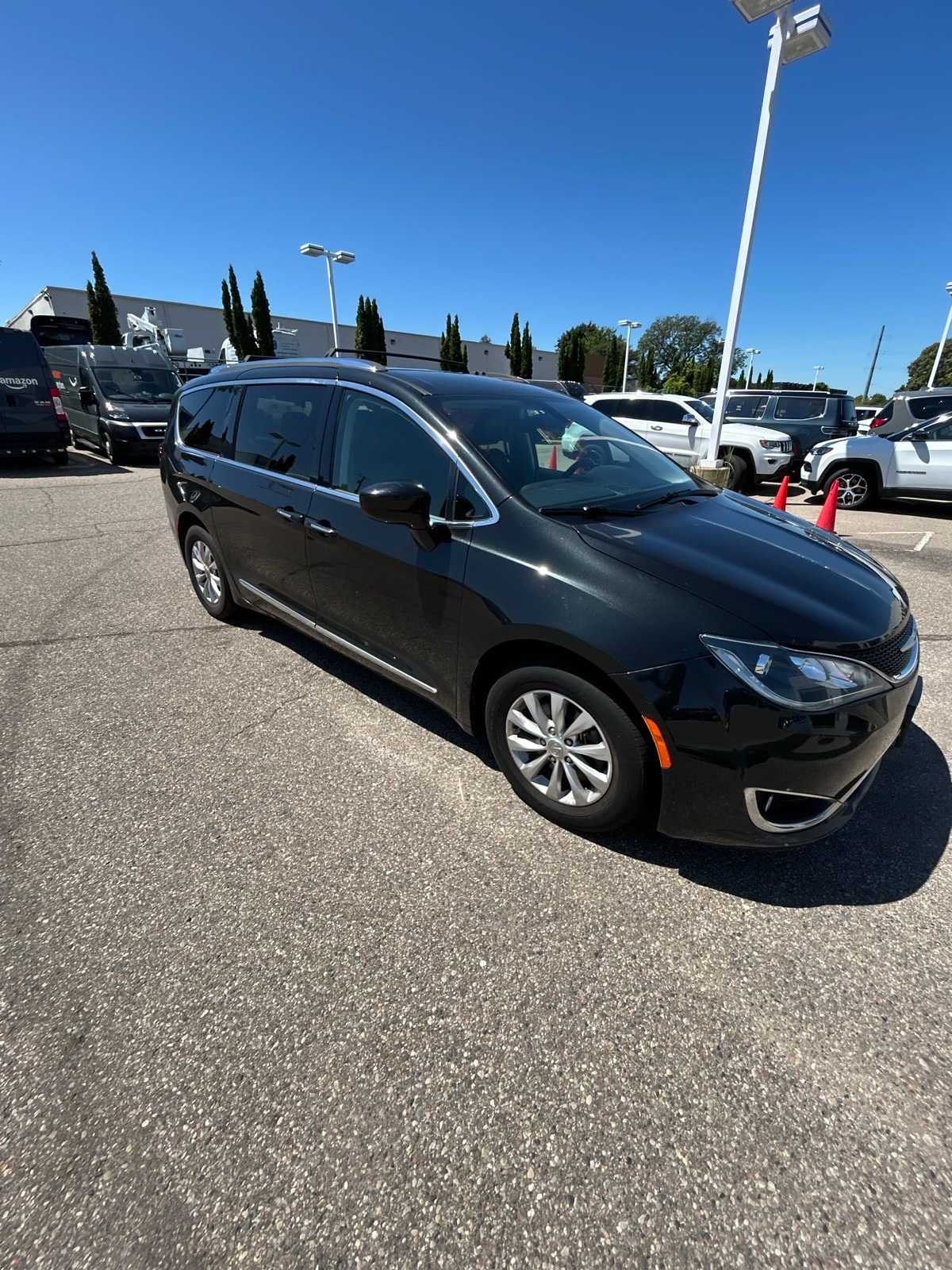Thumbnail: 2018 Chrysler Pacifica - 8
