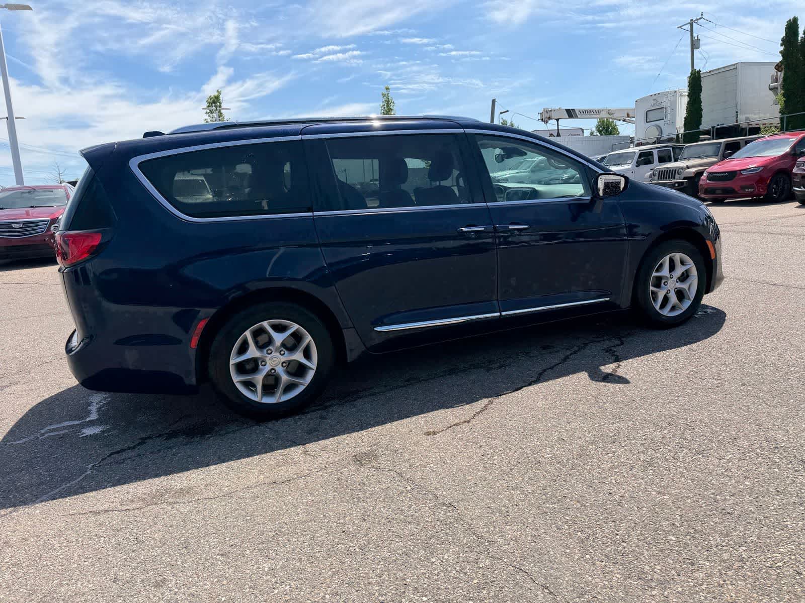 Thumbnail: 2019 Chrysler Pacifica - 19