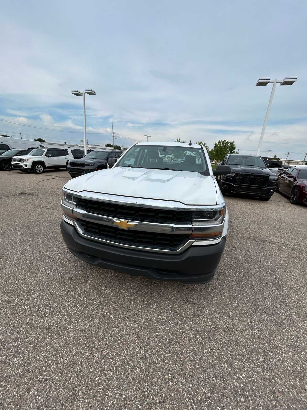 Thumbnail: 2017 Chevrolet Silverado 1500 - 4
