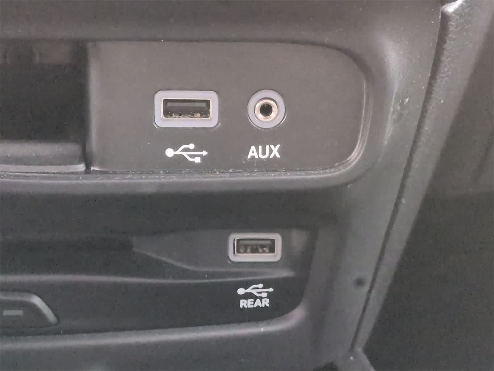 Thumbnail: 2020 Chrysler Pacifica - 33