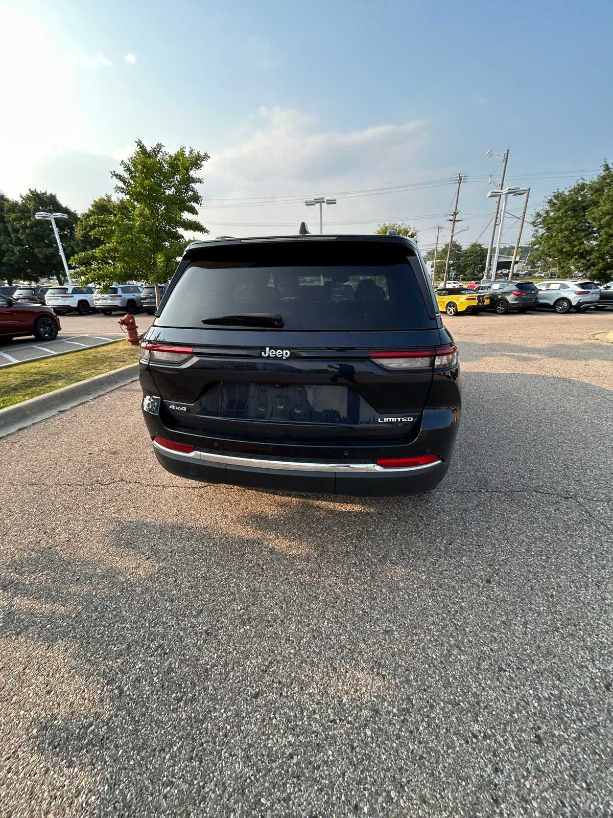 Thumbnail: 2023 Jeep Grand Cherokee - 23
