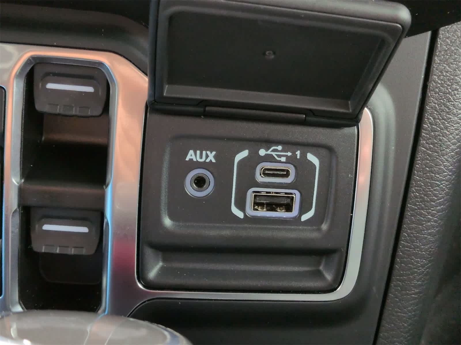 Thumbnail: 2022 Jeep Wrangler - 29