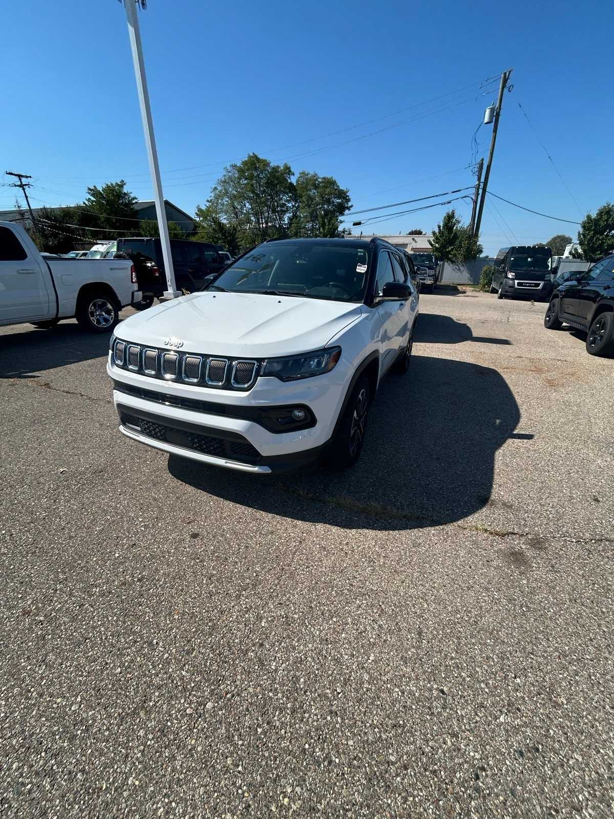 Thumbnail: 2022 Jeep Compass - 3