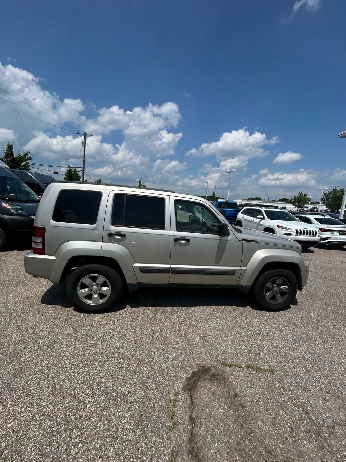 Thumbnail: 2009 Jeep Liberty - 13