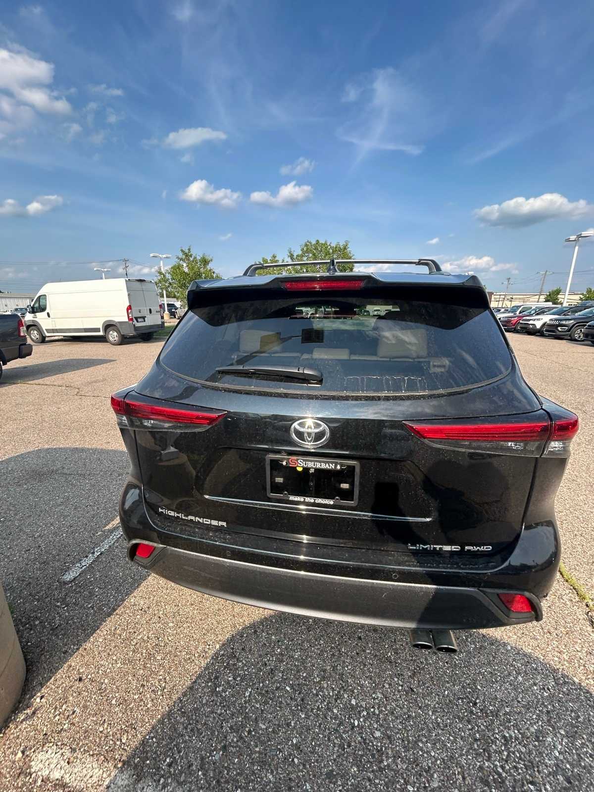 Thumbnail: 2023 Toyota Highlander - 18